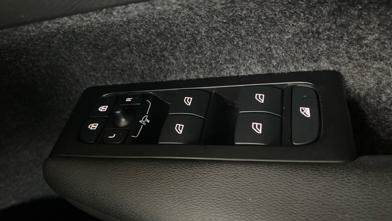 Volvo Xc40 2.0 B4P R DESIGN Pro 5dr Auto [7 speed] Petrol Estate